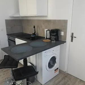 Studio Meublé Rez-de-chaussée Appartement